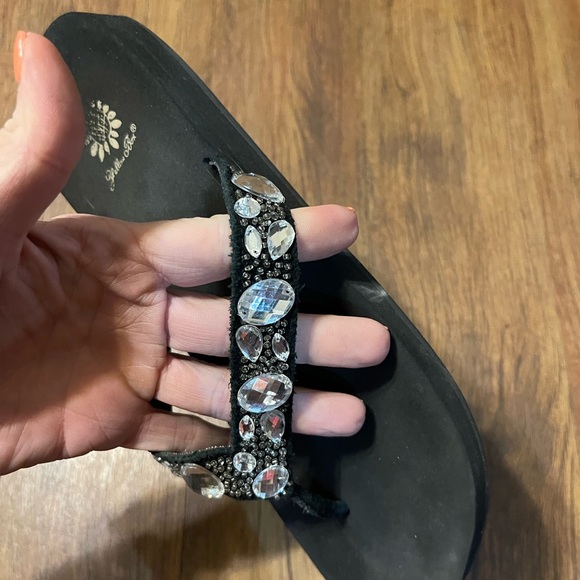 Yellow Box Flip Flops. Color: Black with gemstones. Size: 10 - Picture 6 of 9
